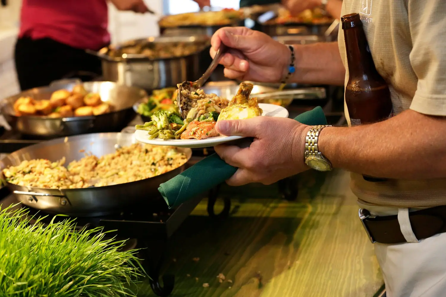Evening buffet, full room