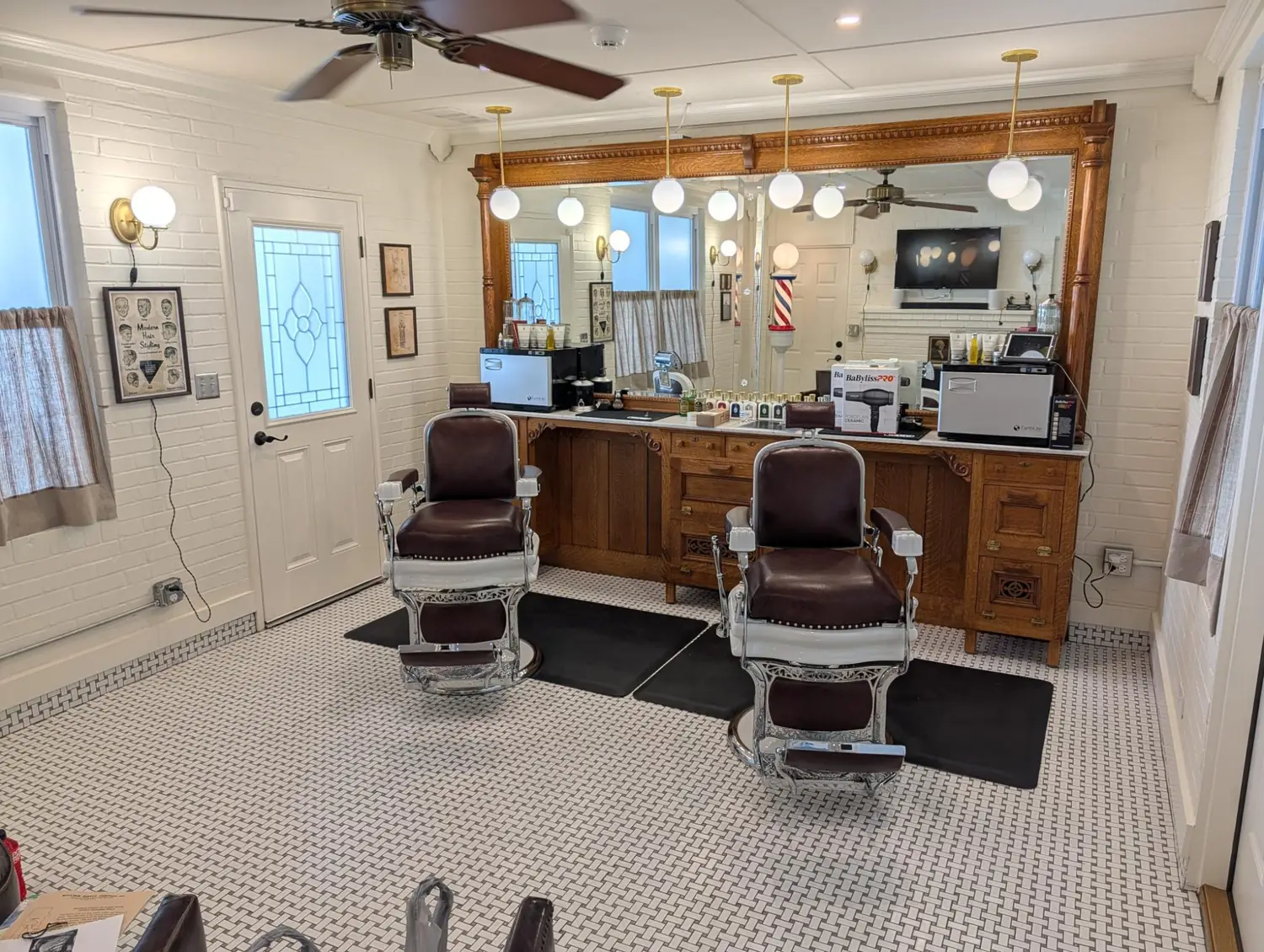 Barbershop chair, 1920s fittings